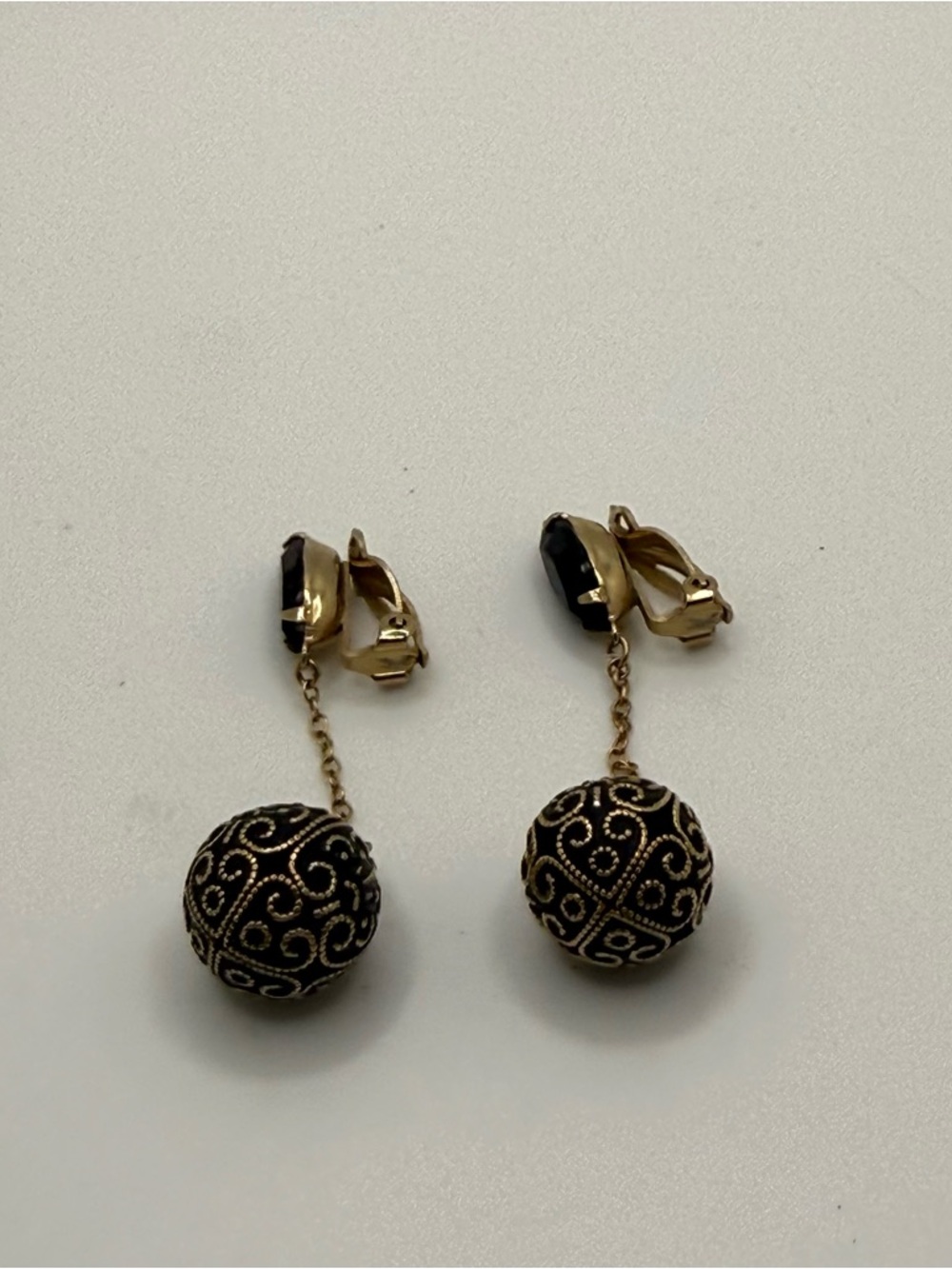 VINTAGE OLD Gold-Tone Black Filigree Drop Clip-On Earrings Mob Wife